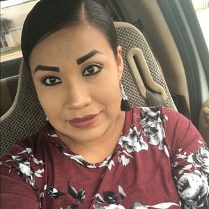 Meet your Posher, Yaneth